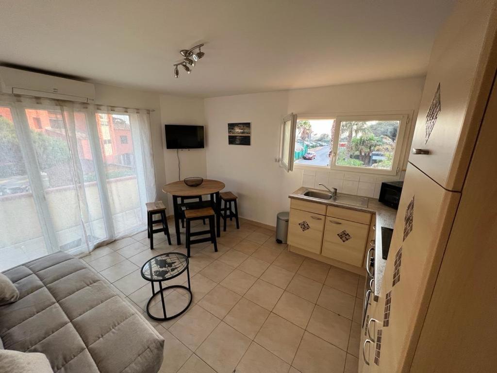 Plein Sud, Bel Appartement 20 Metres De La Plage La Capte Hyères Exteriör bild